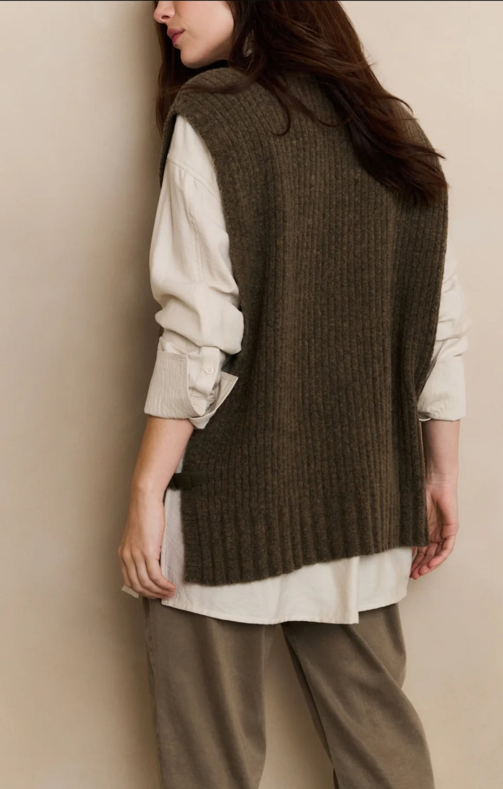 Ribbed Sleeveless Jumper with Side Buckles